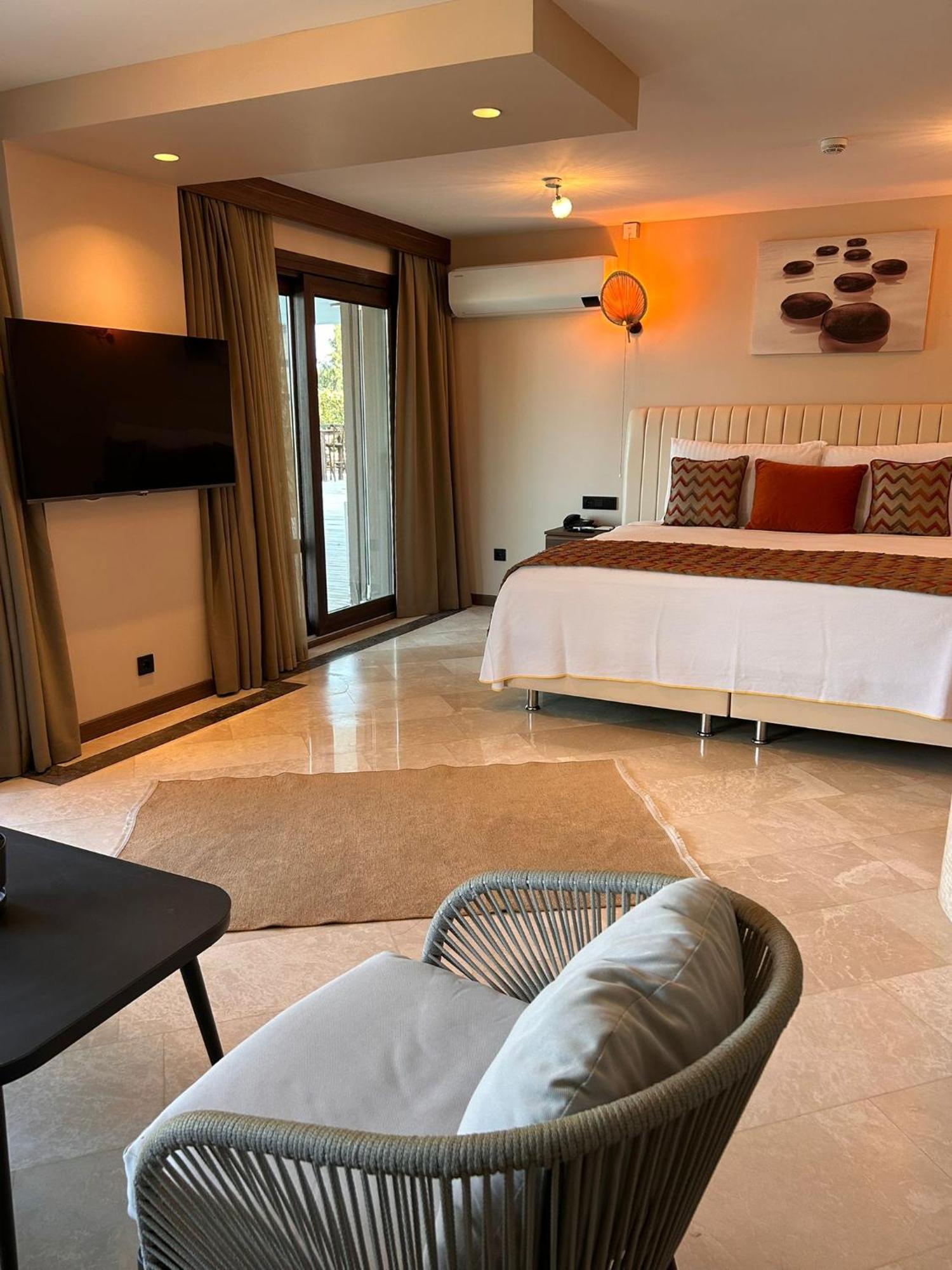 Doors Urla & Hotel