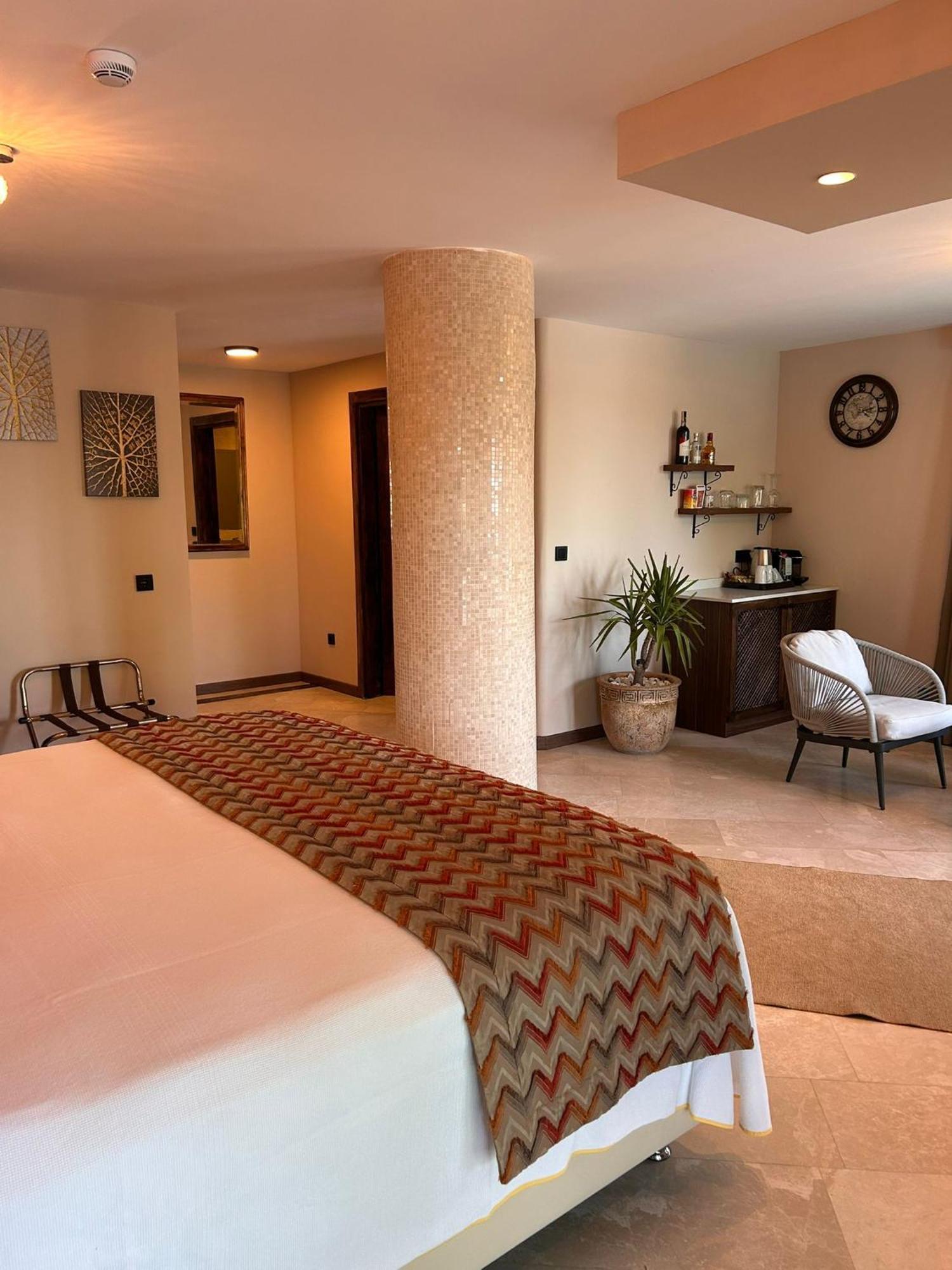 Hotel Doors Urla &